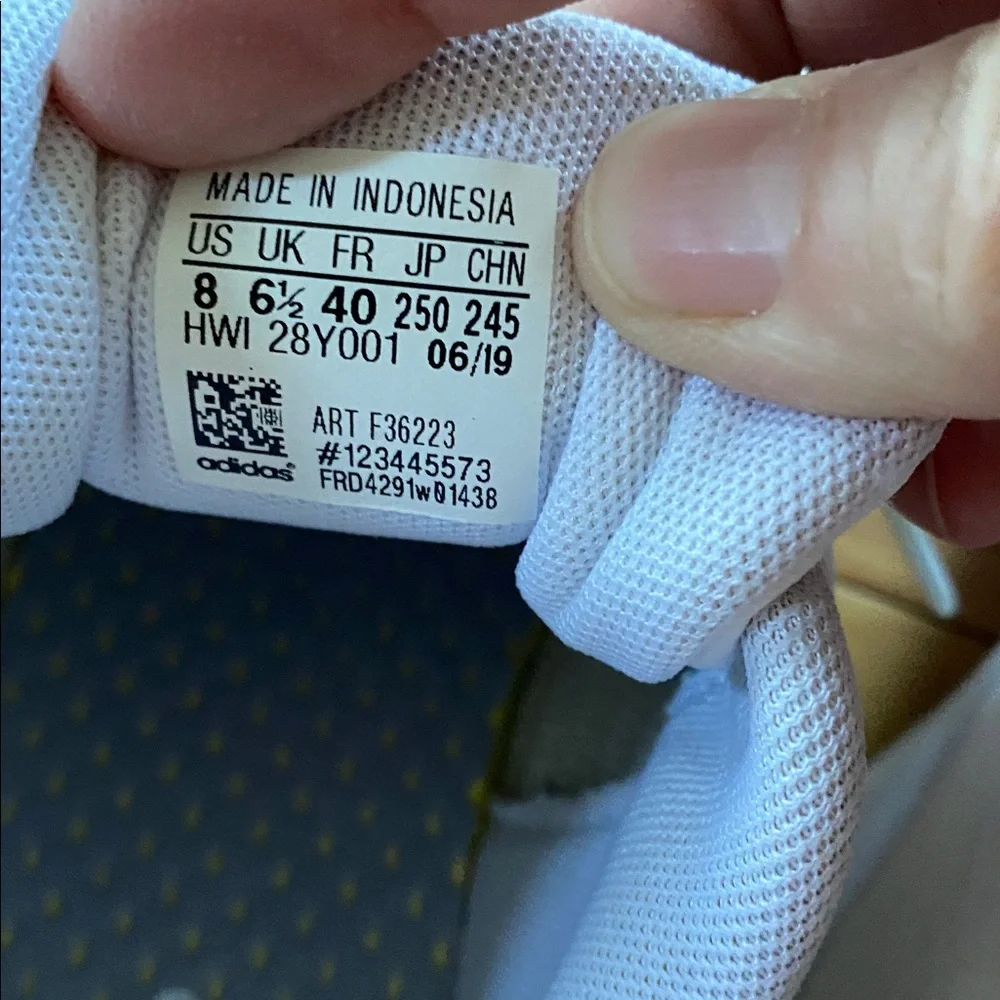 Beautiful white leather adidas cloud foam sneakers